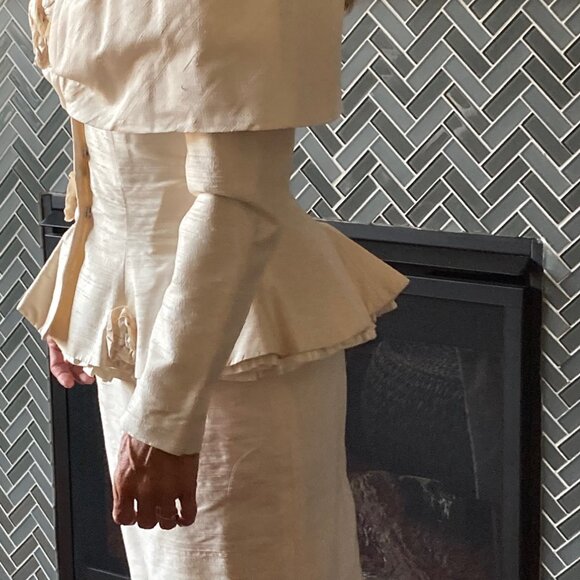 Raw silk suit.  Pencil skirt and peplum jacket.  Cream colored. - Picture 4 of 5